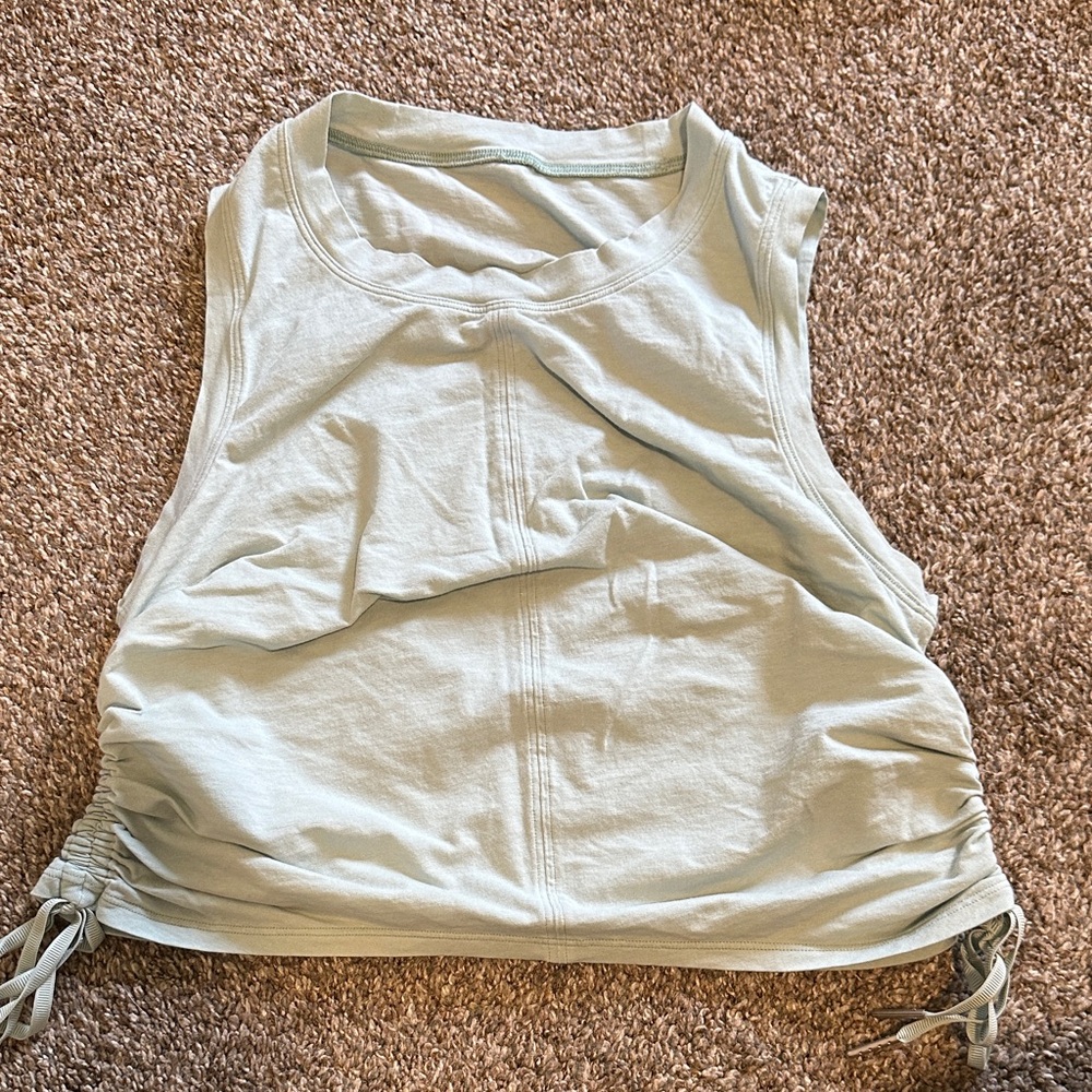 Lululemon Women's Sleeveless Crop Tank Top in Light Green